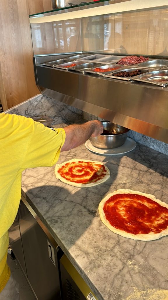 Jede Pizza wird mit viel Leidenschaft hergestellt